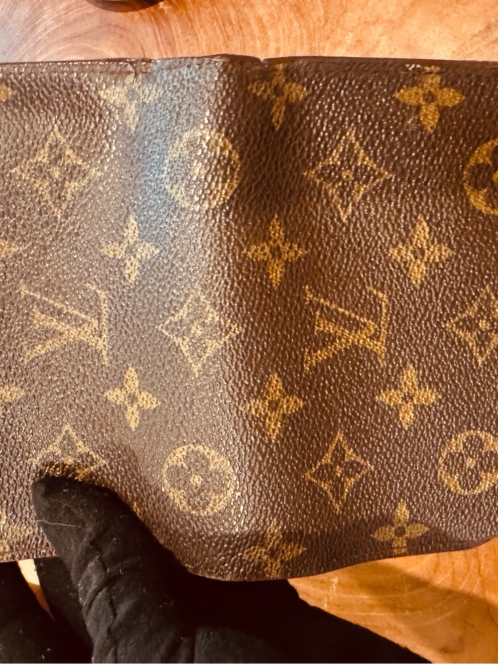 Just in Vuitton French purse, compact, wallet, kiss, lock, monogram, canvas - Picture 14 of 17